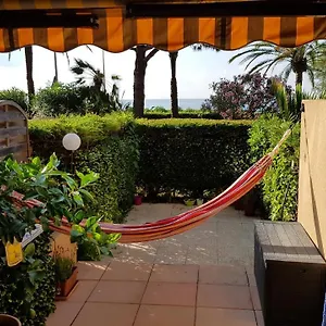 t2-rez-de-jardin-front-de-mer.fr-provencehotel.com/